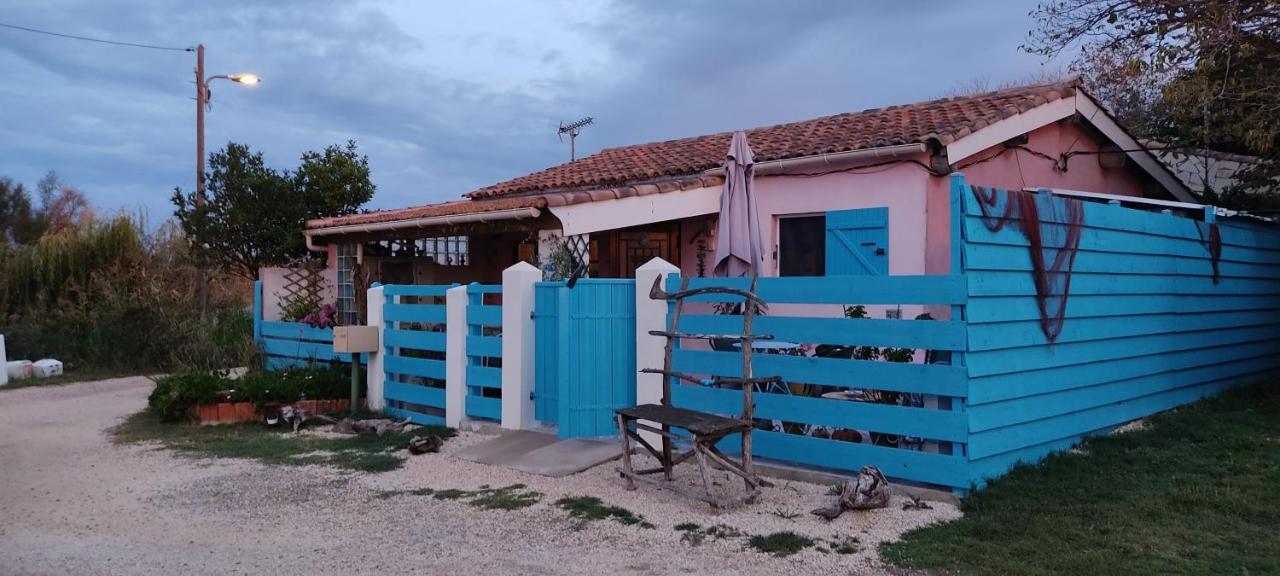 Une Maison Sur Une Presqu'Ile Пор-Сен-Луї-дю-Рон Екстер'єр фото